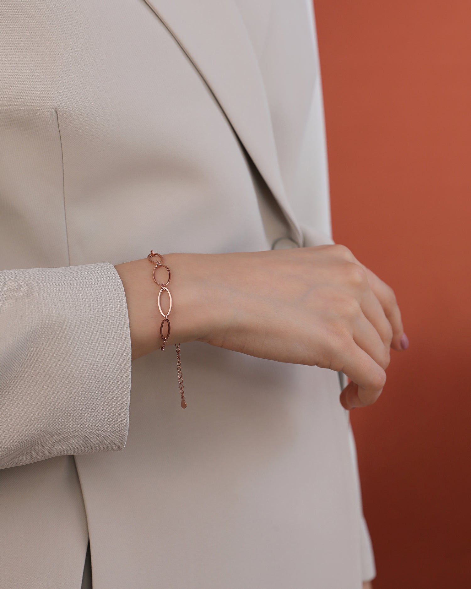 Timeless Loop Chain Bracelet