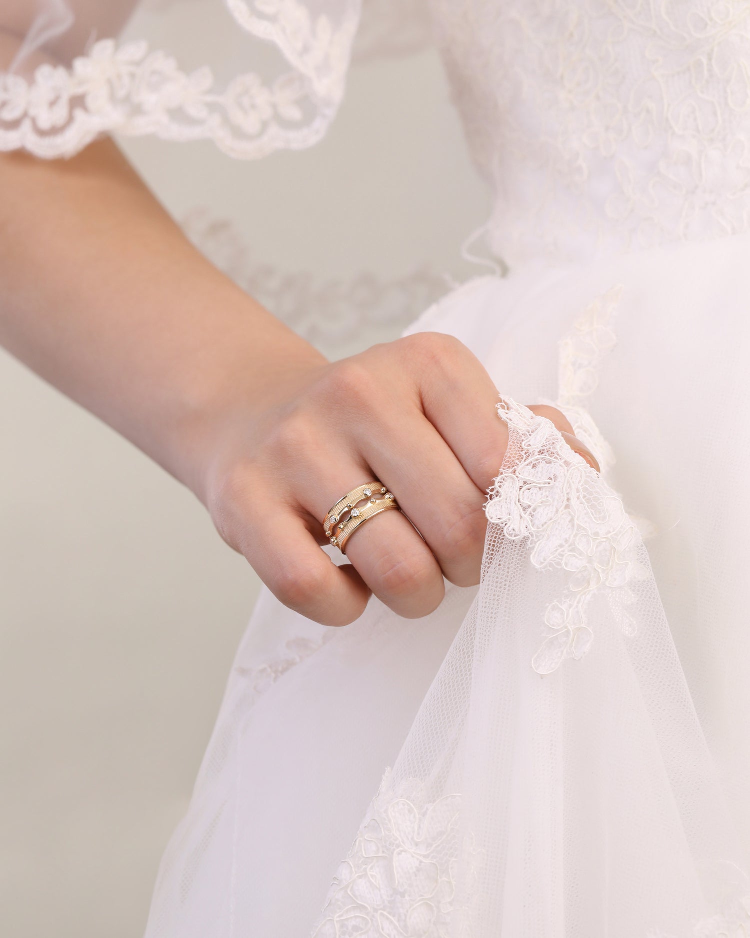 Crown Wave Ring in Solid Gold