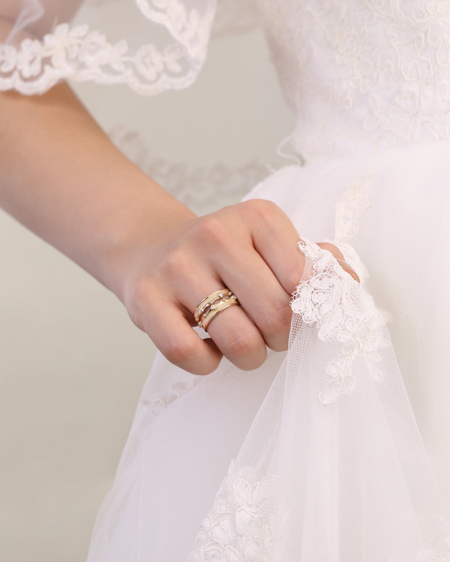 Crown Wave Ring in Solid Gold