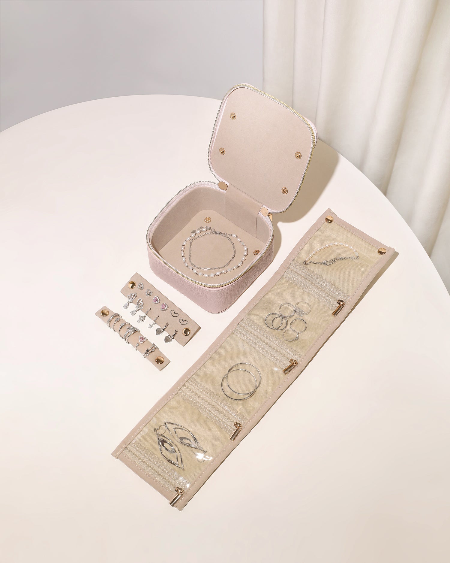 On the Go Velvet Jewelry Case