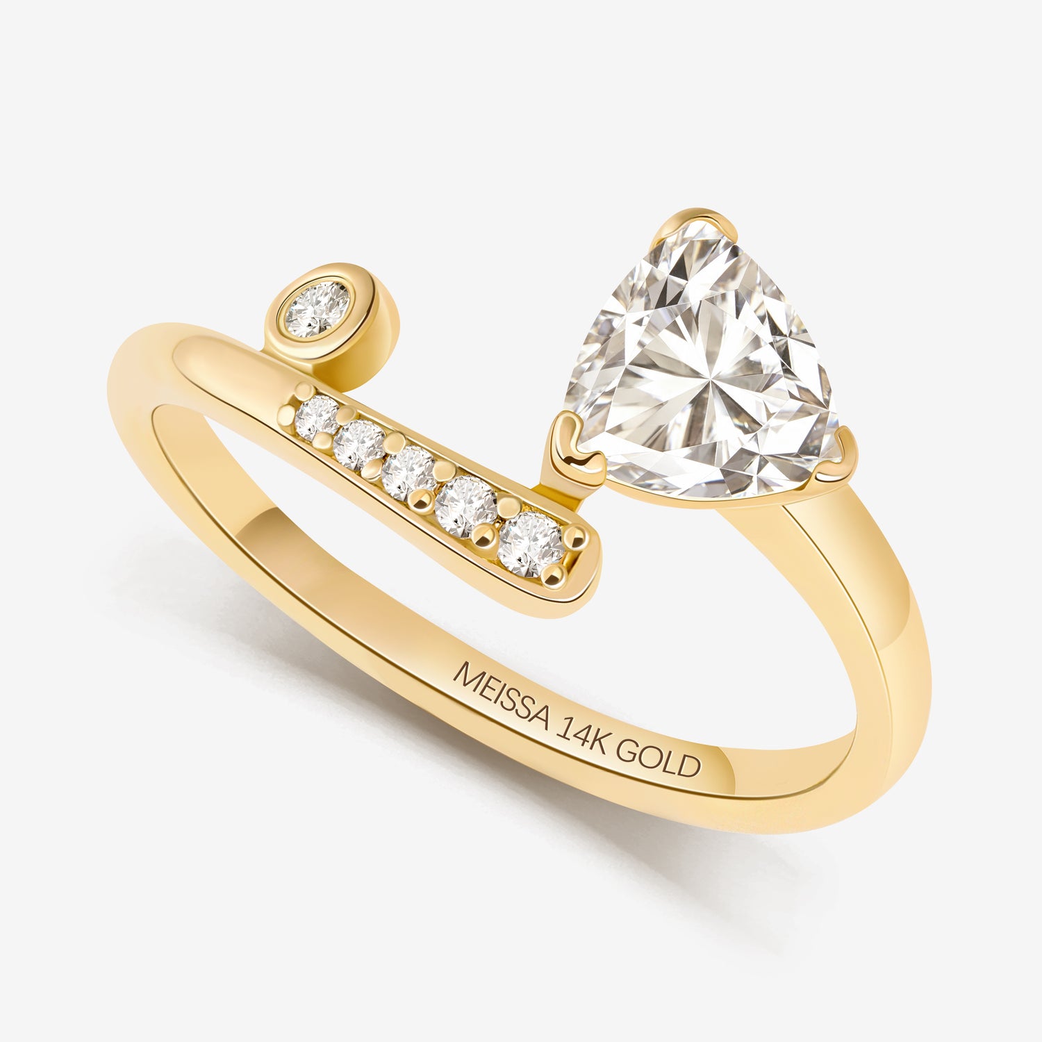 Nova Triangle Ring