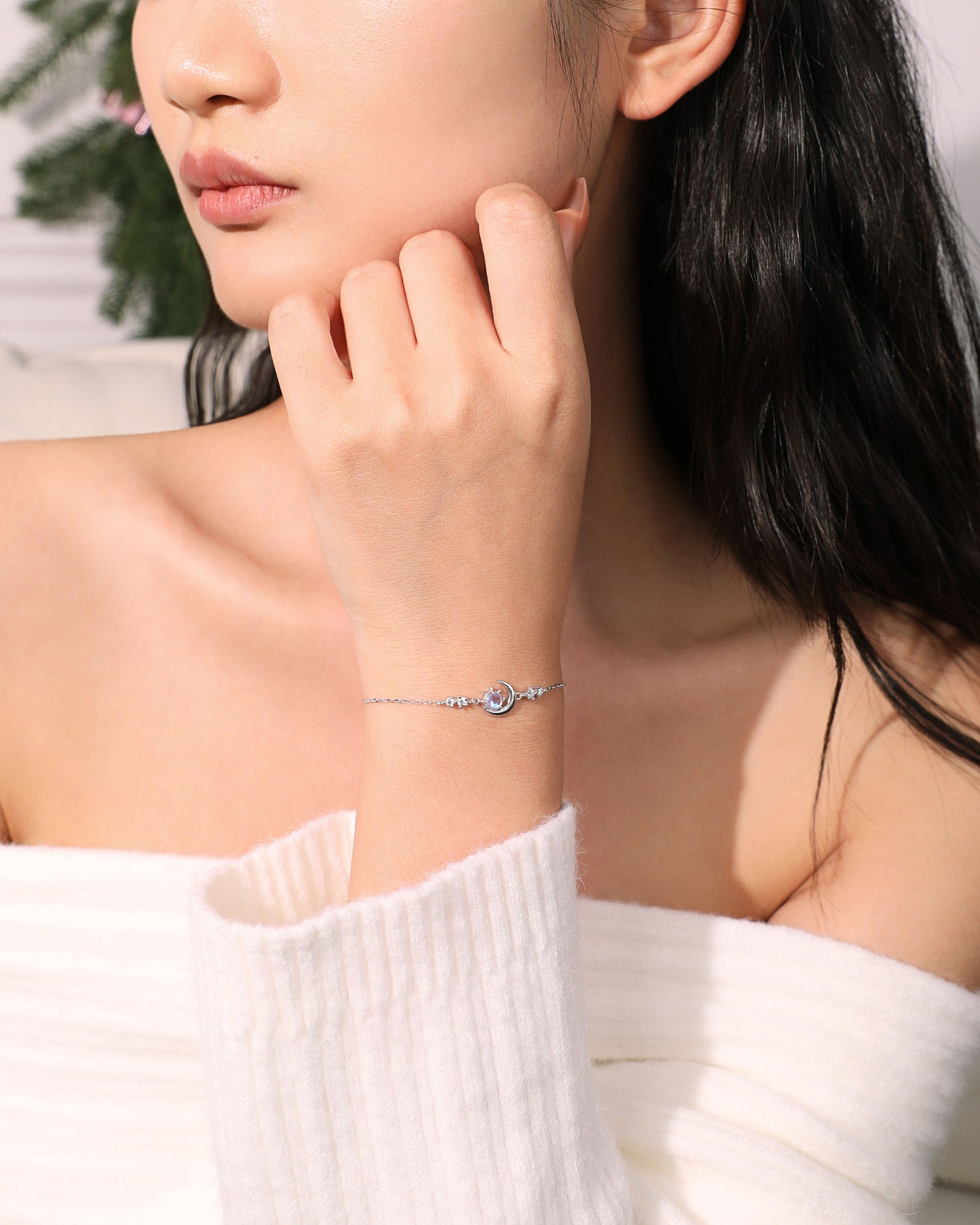 Dainty Crescent Moon Bracelet