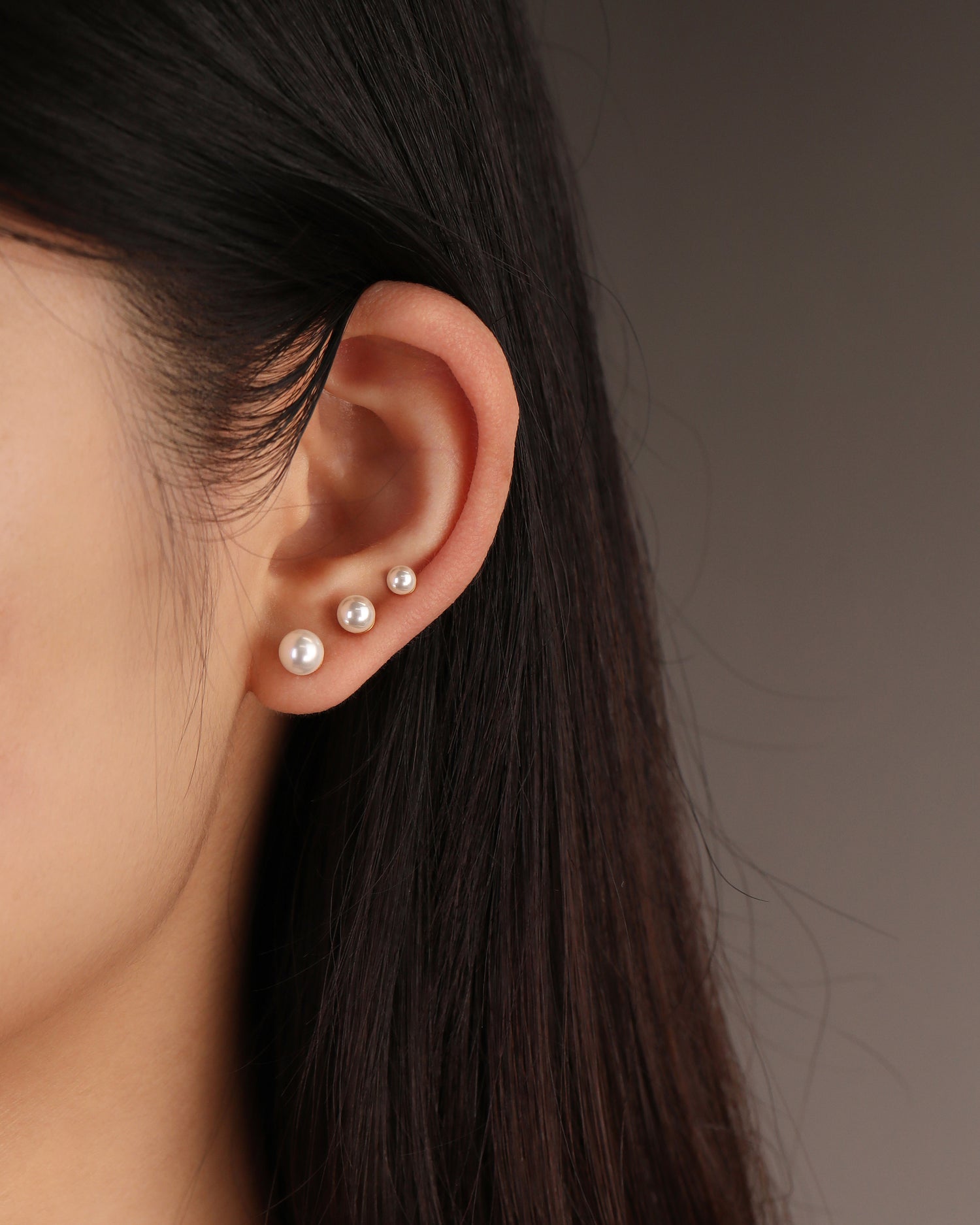 Classic Pearl Screw Back Earrings