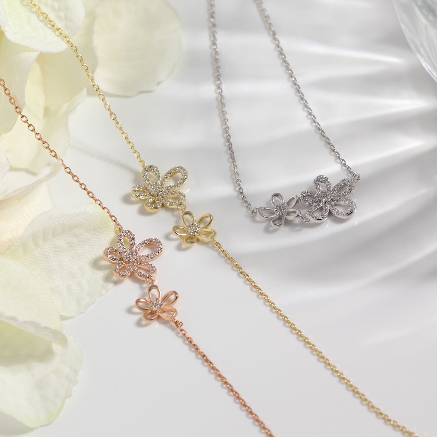 Dainty Flower Bracelet