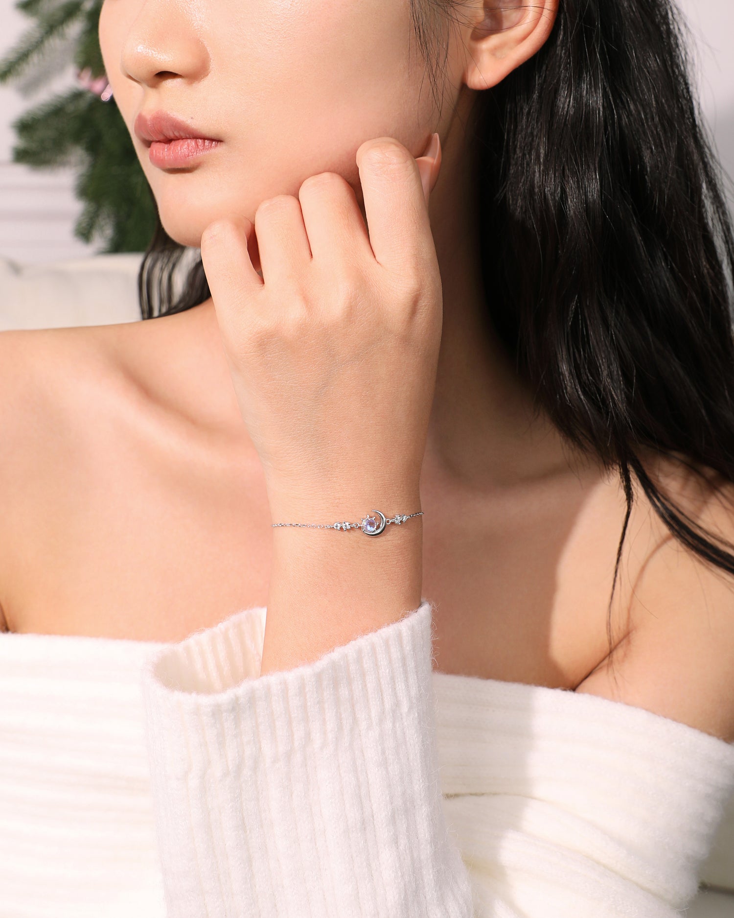 Dainty Crescent Moon Bracelet