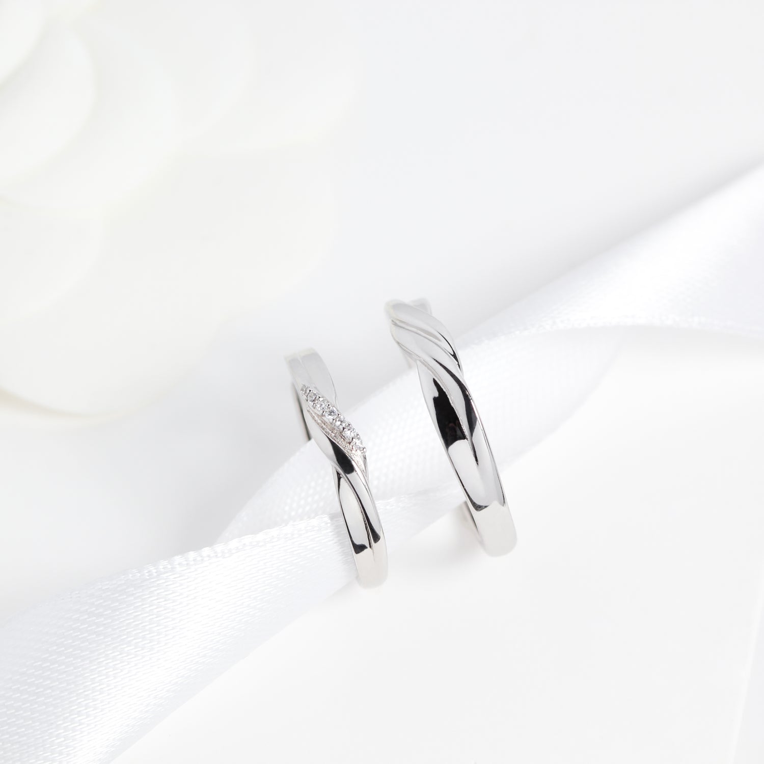 Tie the Knot Couples' Rings