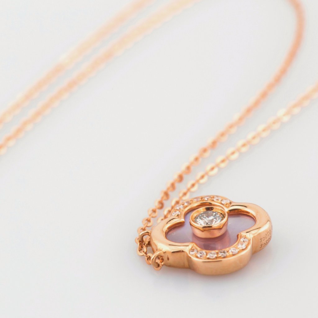 18K Rose Gold Colored Seashell Clover Necklace
